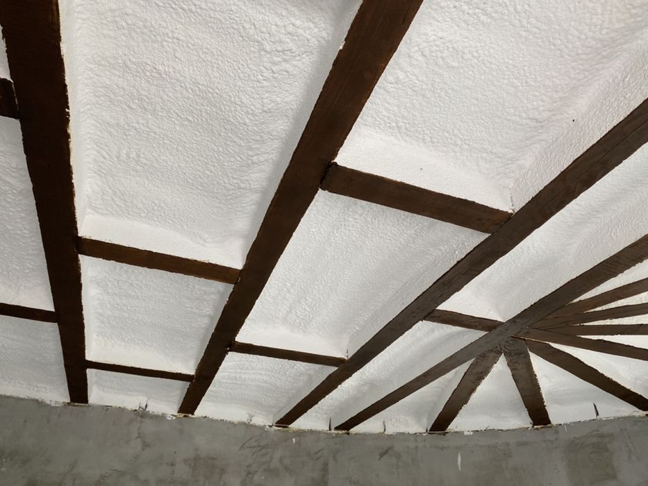 Izolatie Spuma Poliuretanica acoperiș si pod. Firma+Garanție 20 ani.