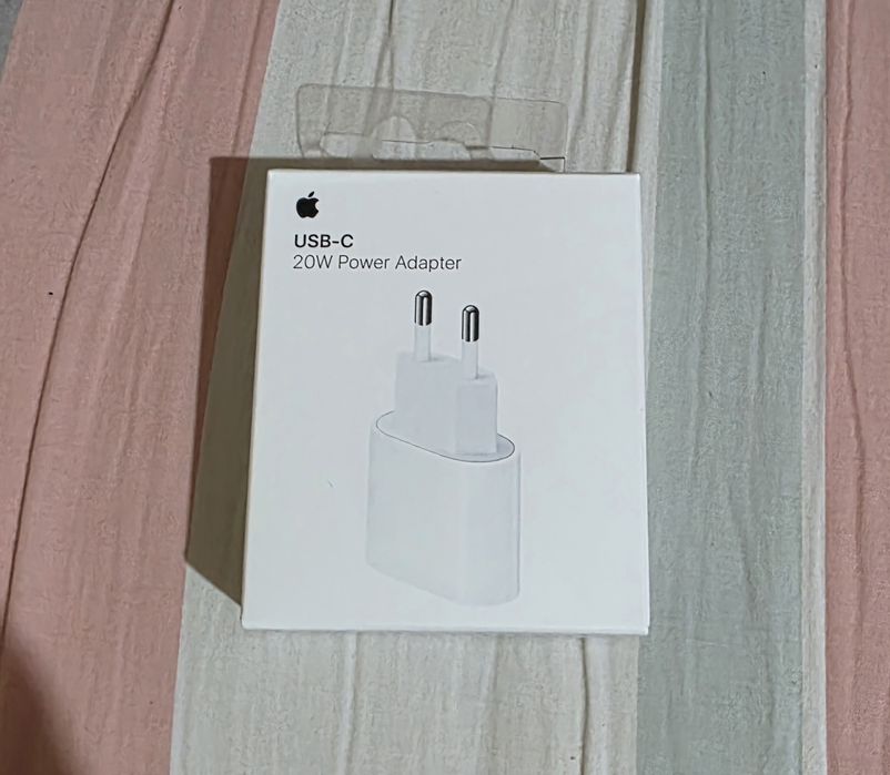 Iphone 13 пълен комплект с магнитно зарядно