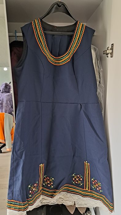 Народна носия с чисто нова риза и престилка