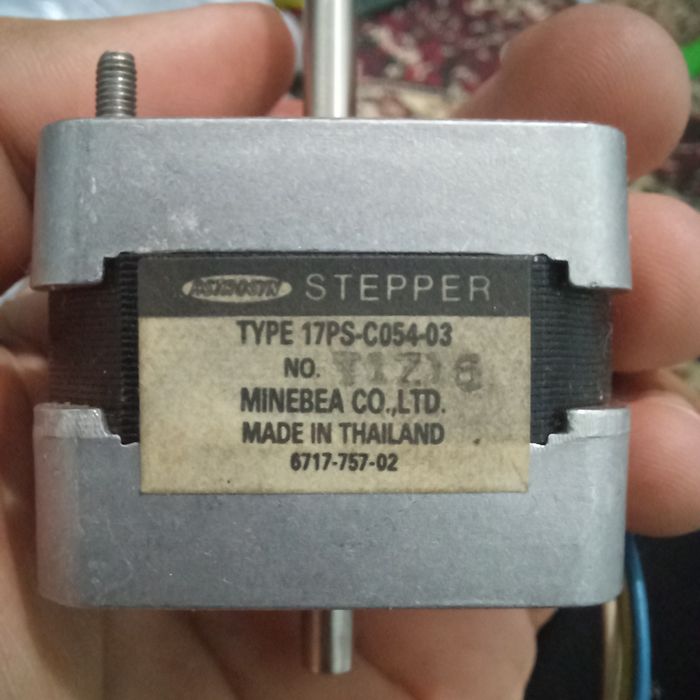 Шаговый двигатель размера Nema17