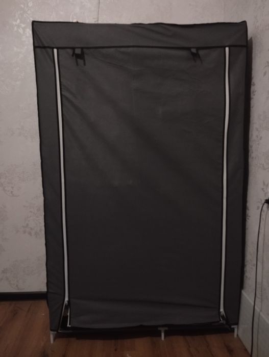 Тканевый шкаф для одежды.