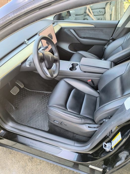 TESLA Model Y 2022 — imagine 3