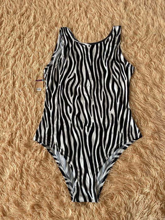 Продам купальники слитные