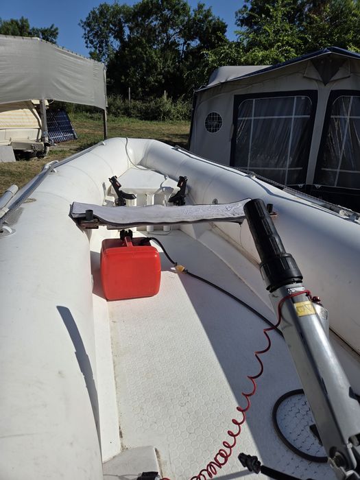 Продава се лодка RIB 360 Tender