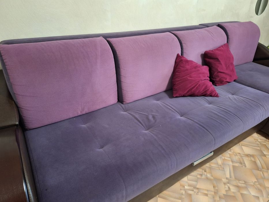 Угловой диван  с оттоманкой