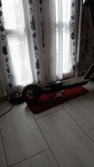 Vând trotineta electrica sau schimb cu iPhone