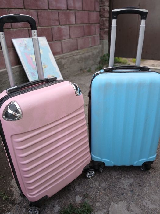 Продаю чемоданы  хорошего качества