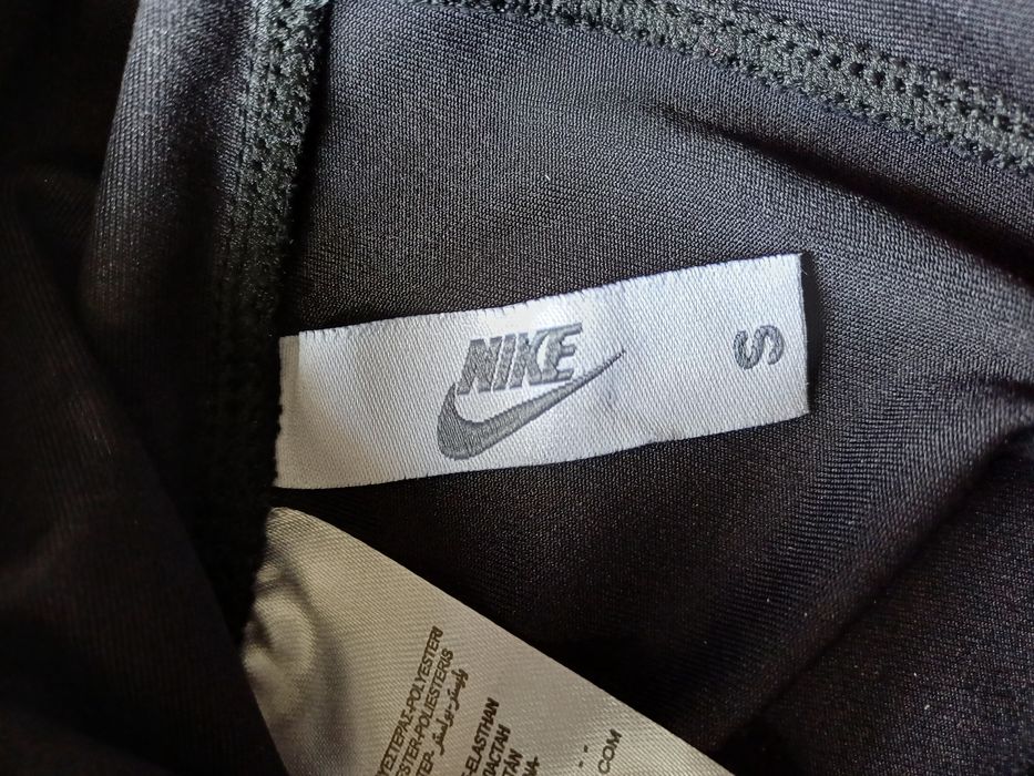 Черен Клин на Nike