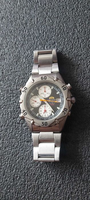 Ориент Титаниев Хронограф- 40 мм без коронката 
Цена - 400 лв