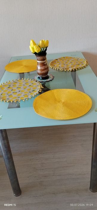 Маса за хранене или офис