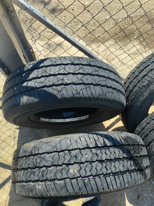 Гуми за бус 215/70/15 с