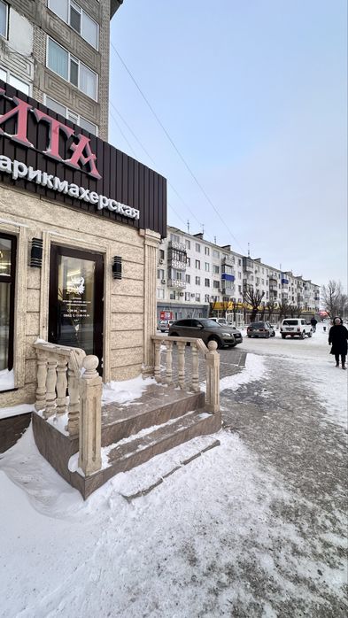 Ищем в салон парикмахера и визажиста