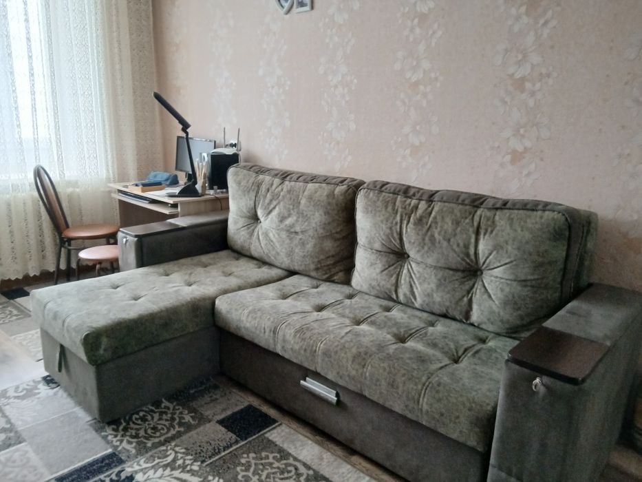 Диван выдвижной.