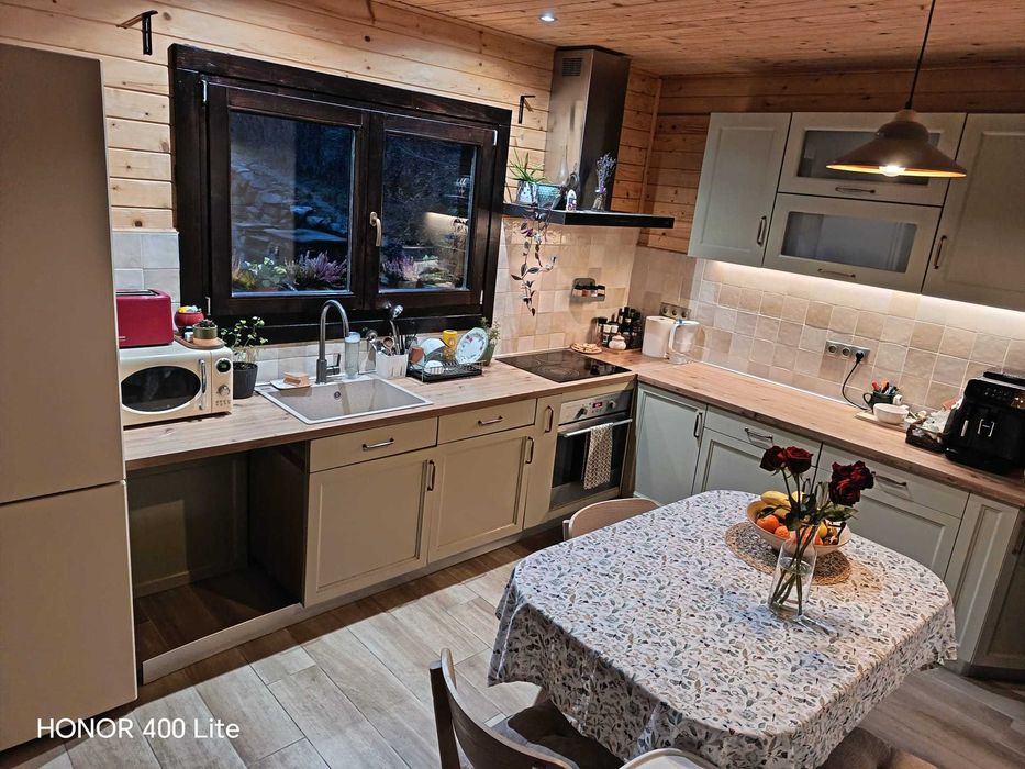 Casă rustică din lemn de vânzare în Curteni