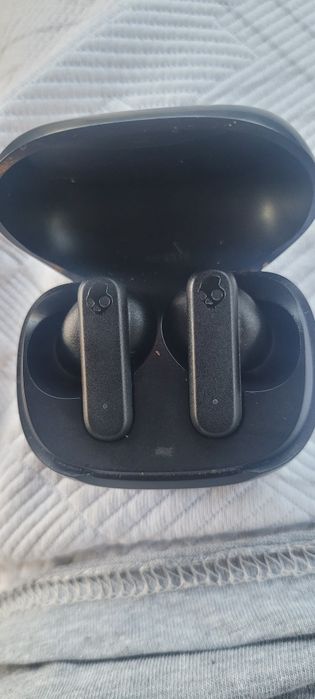 Vând căsti Bluetooth skullcandy