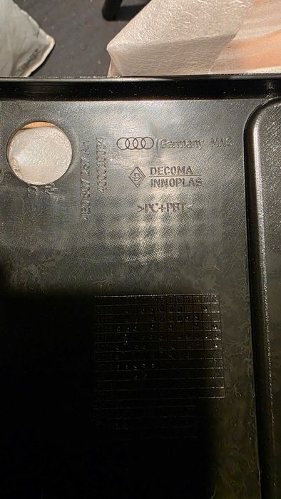 Audi A8 D4 пластмасата под номера