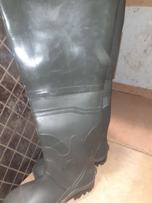 Продам сапоги болотные