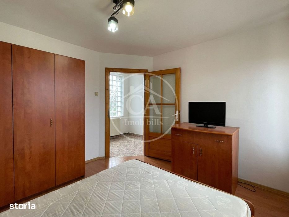 Casa de vânzare cu 8 camere de tip P+E+M in zona Rogerius, Oradea