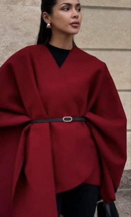 Пончо красного цвета с ремнем