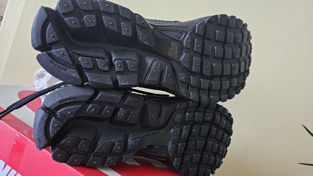 Nike vomero 5 ..