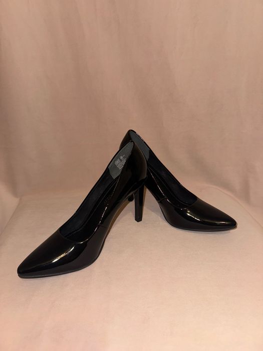 Pantofi negri Marco Tozzi măr. 40