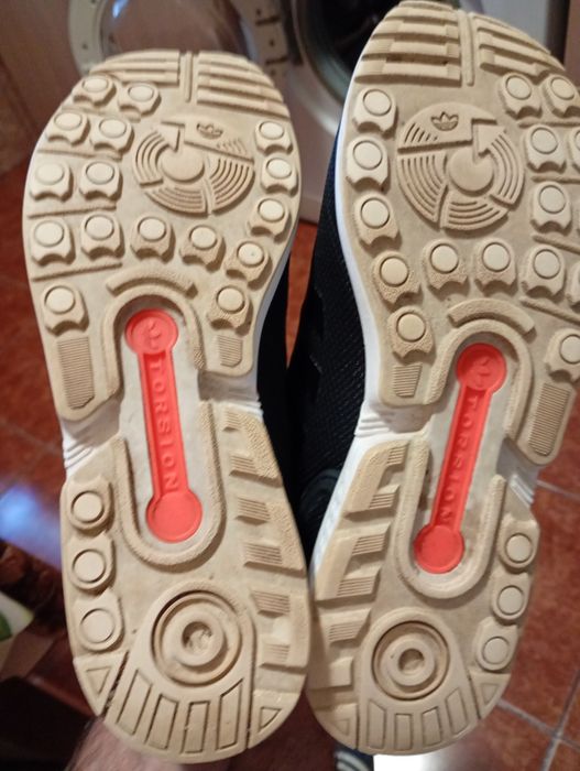 Vând adidas torsion