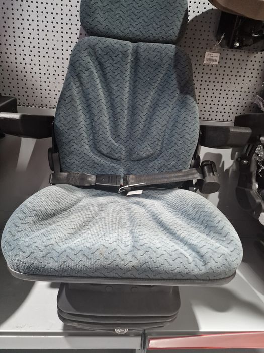 Scaun cu suspensie pneumatica tractor utilaje agricole de tip gramer f