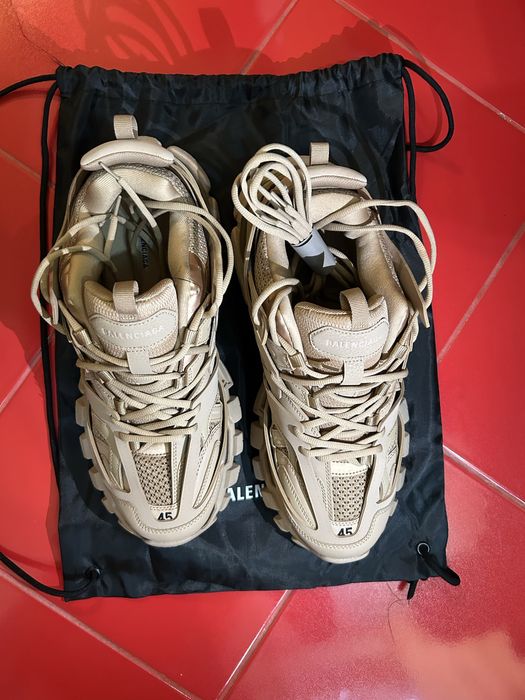balenciaga track bej