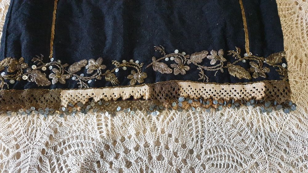 Вълнен сукман с бродерия