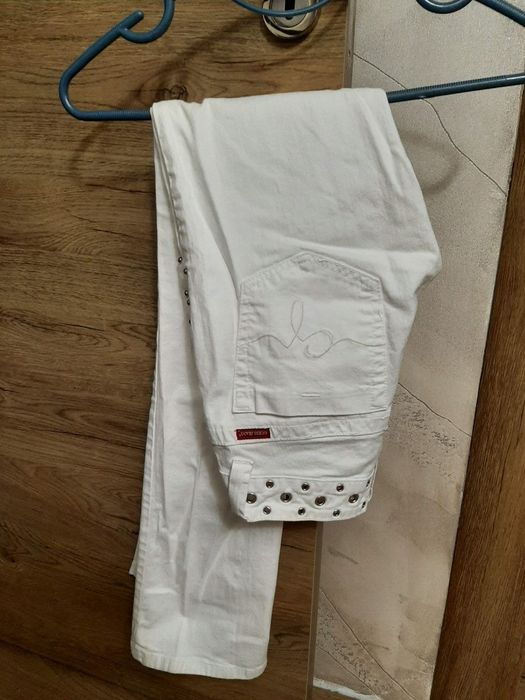 Дамски маркови дънки и панталони