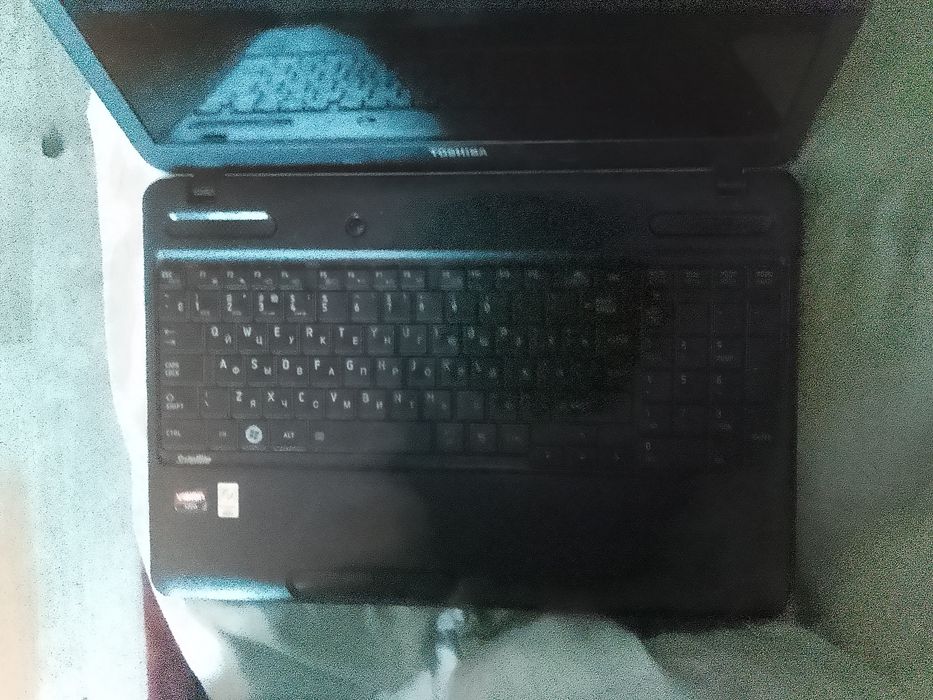Продам ноутбук тознива