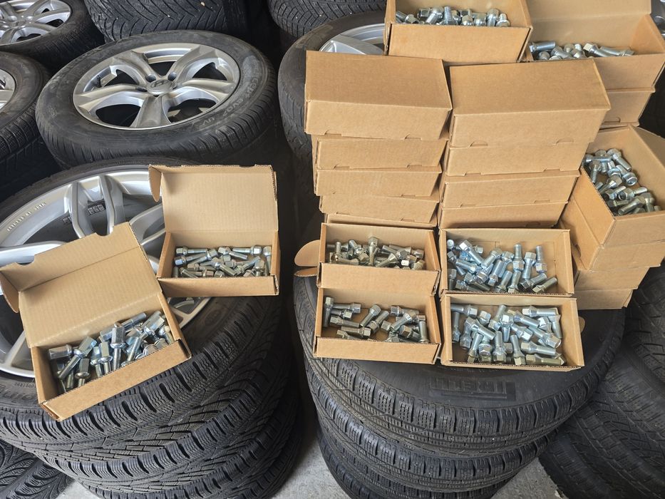 Чисто нови Болтове за Джанти НА ЕДРО 42  КОМПЛЕКТА !