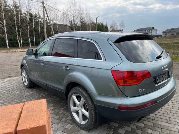 Продам автомобиль audi q7