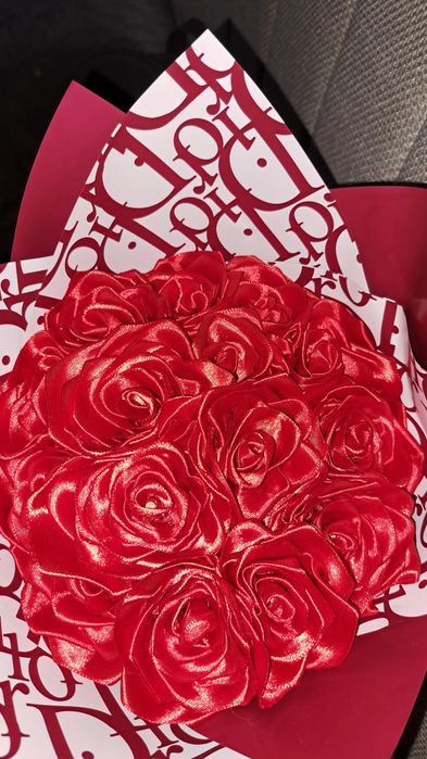 Buchet trandafiri din satin