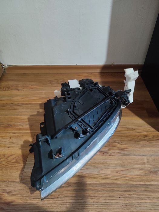 Десен фар за Мазда РХ-8/Mazda RX-8