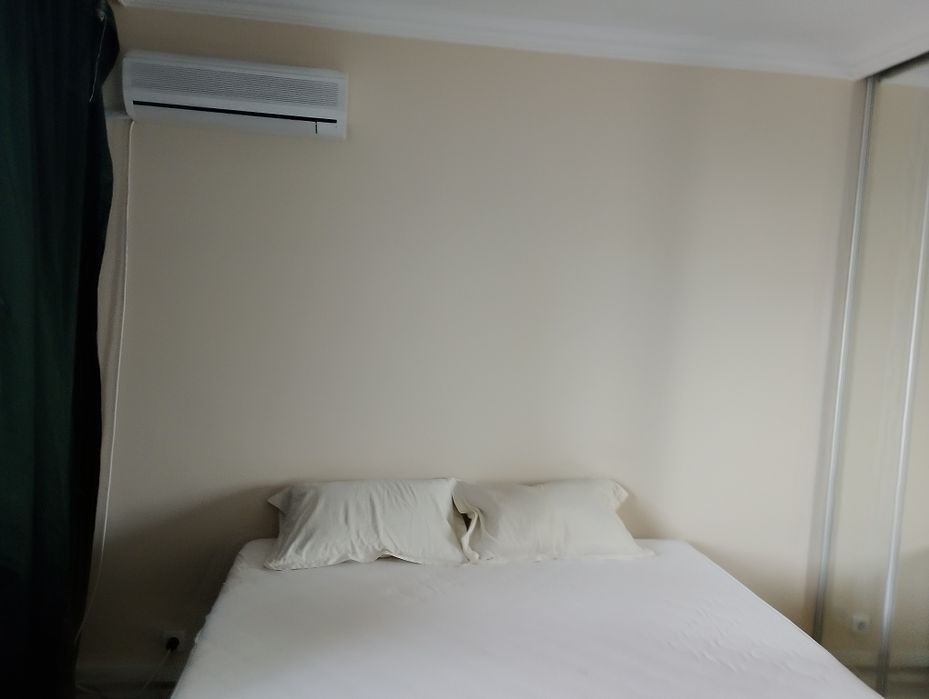 Предлага се тристаен просторен апартамент в кв.