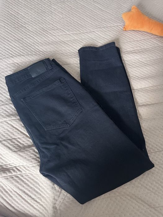 Джинсовые черные брюки