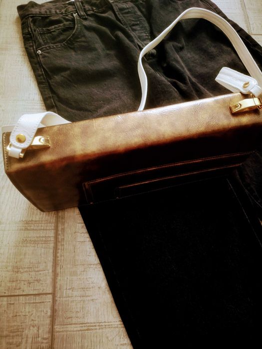 Geanta din piele naturala