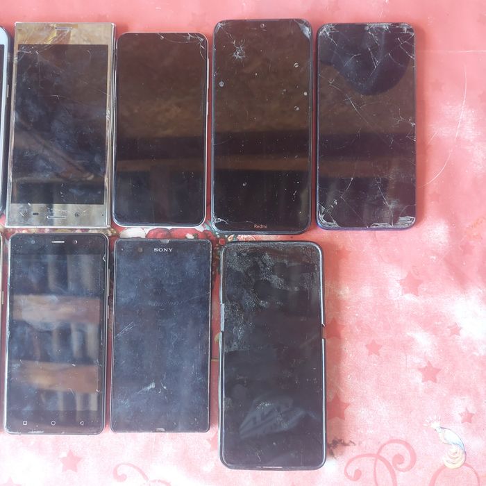 Telefoane defecte pentru piese 400lei  astăzi și mâine ofertă