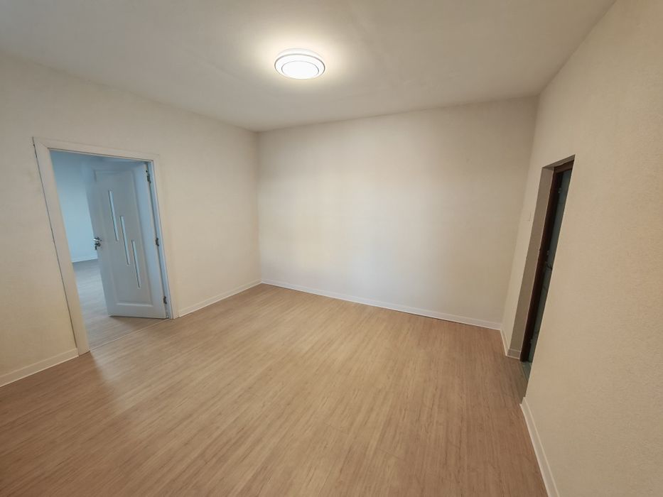Inchiriez Casa / Clinica / Salon /