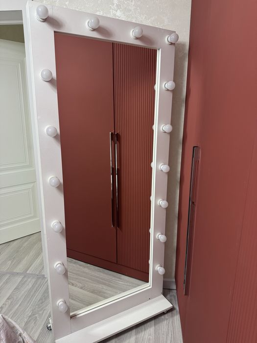 Зеркало гримерное