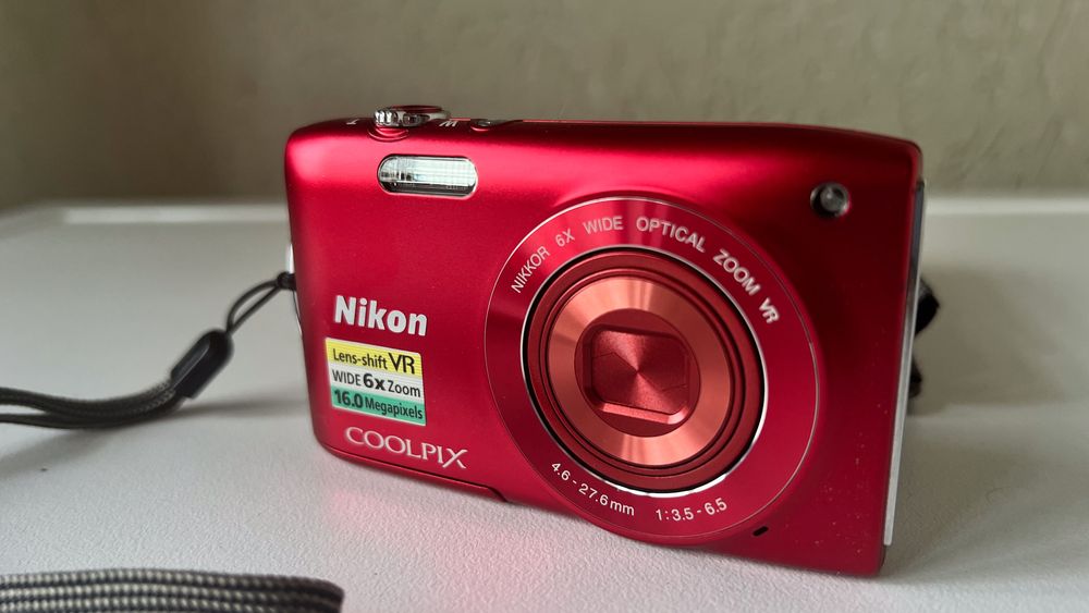 Nikon  Coolpix S3300