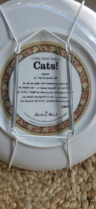 Голяма колекция от 9 бр. порцеланови чинии с котки – Danbury Mint (Англия)