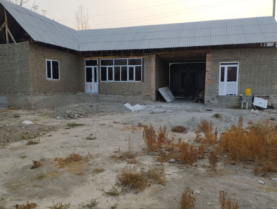 Xovli uy sotiladi yolni boyida