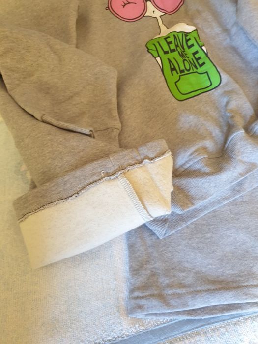 Продается спортивный костюм.