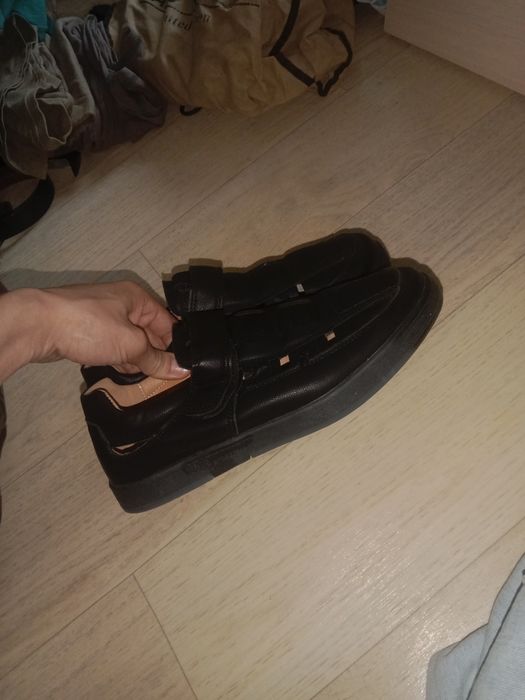 Продам обувь школьную Новая
