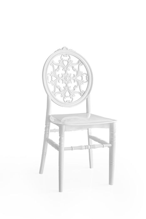 Vand mese, scaune chiavari, pernute