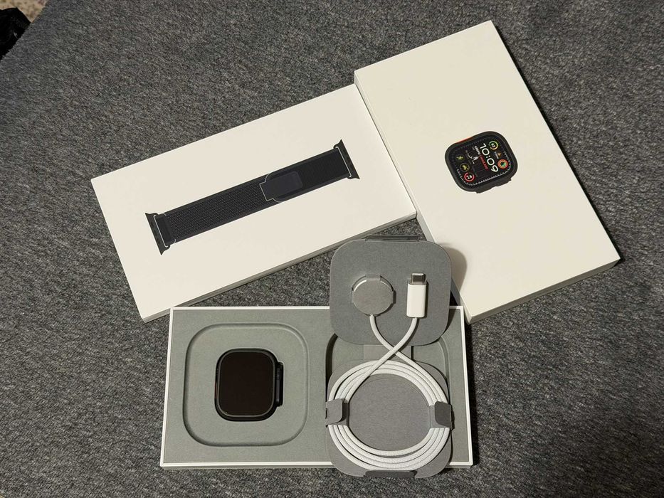 Apple Watch Ultra 2 Black Titanium 49mm Trail Loop in garantie
