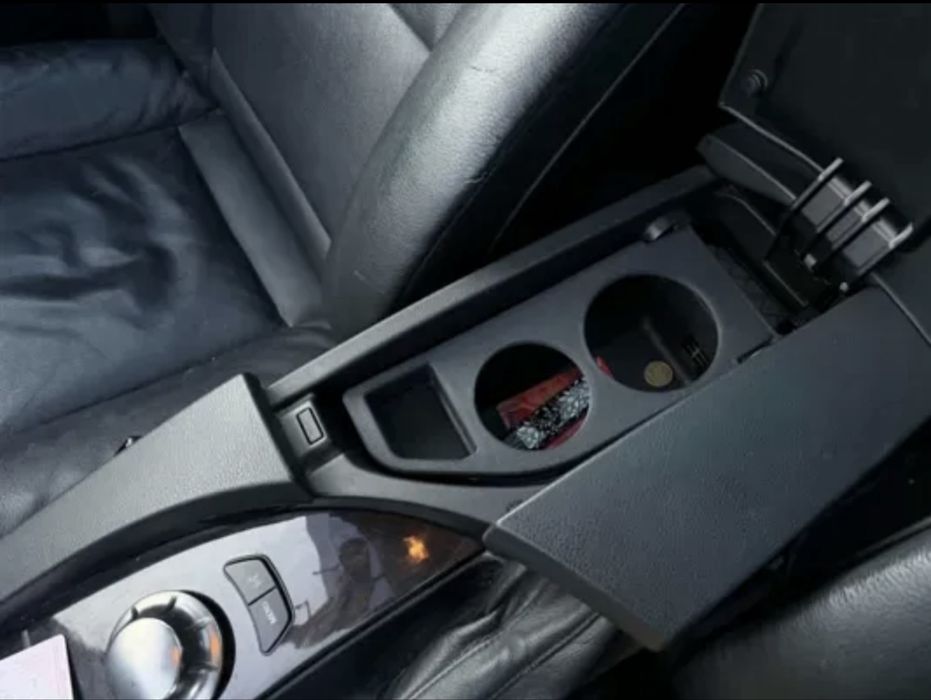 Suport de pahare BMW E60 / E61 pentru cotiera
