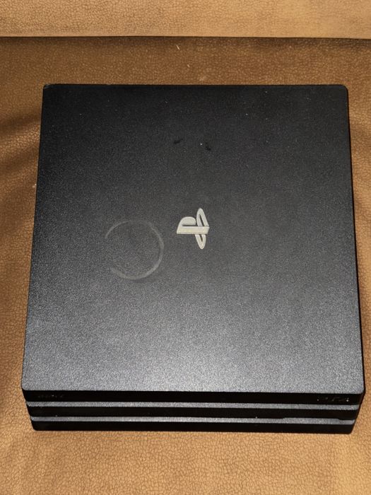 PS4 PRO 2TB + 2 Controllere originale